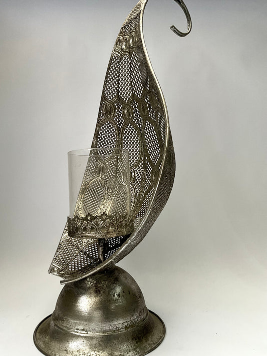 CANDELABRO PLATEADO TIPO HOJA