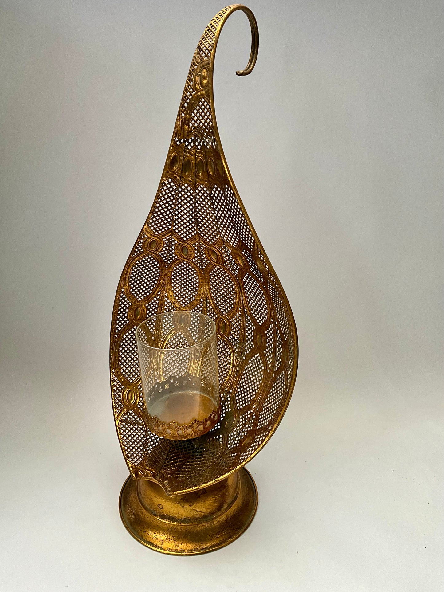 CANDELABRO DORADO ESTILO HOJA