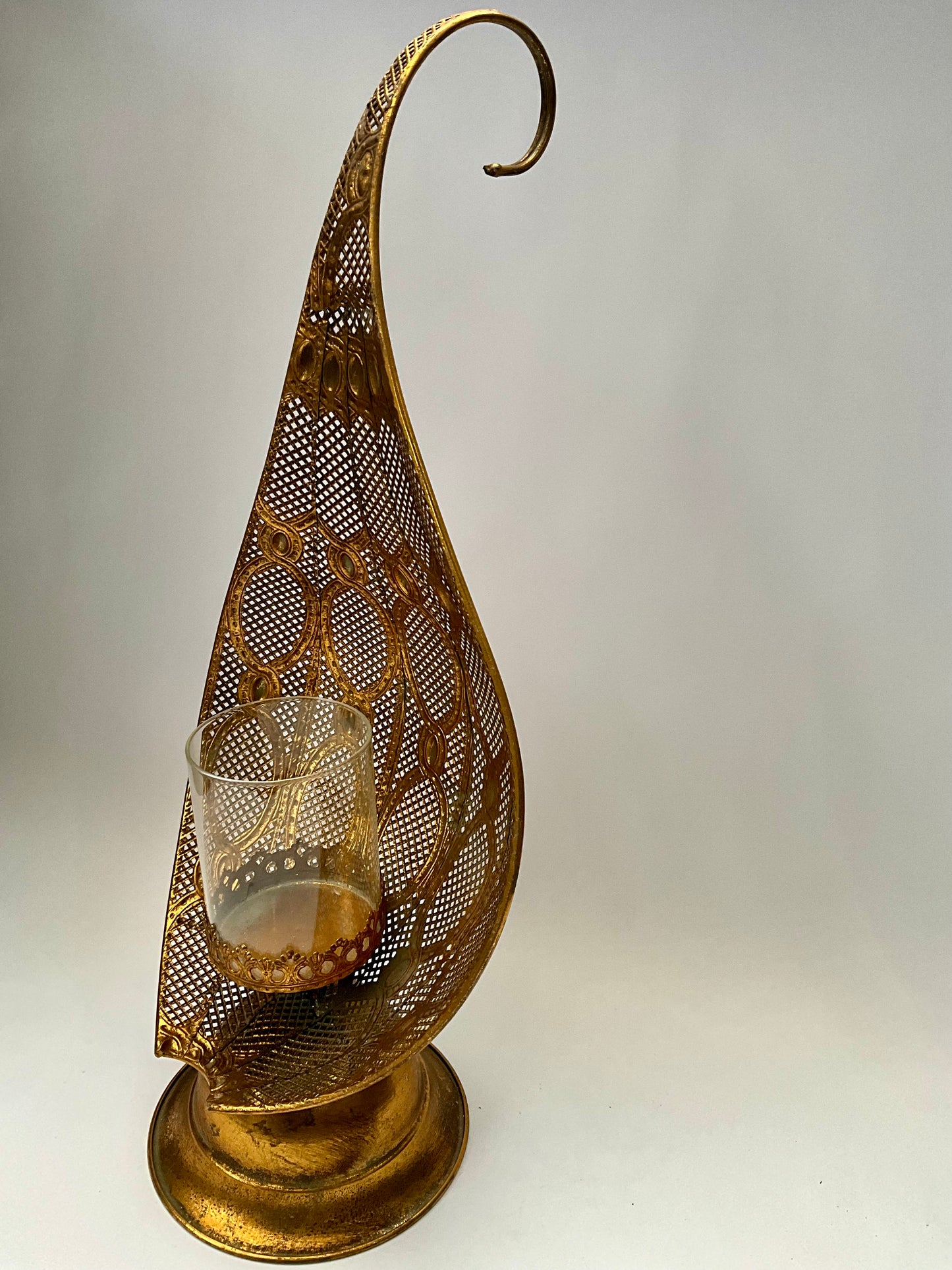 CANDELABRO DORADO ESTILO HOJA