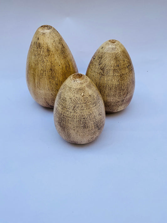 TRÍO DE HUEVOS DE CERÁMICA